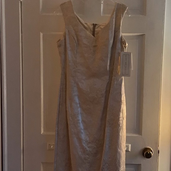 🆕 NWT Elegant Ivory Gown with Gold Metallic thread (Formal or Wedding Dress) - Picture 11 of 11